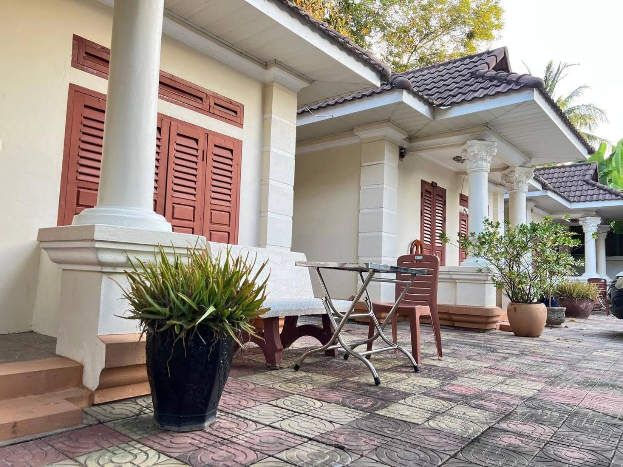 Lotus Blanc Homestay Battambang Exterior foto