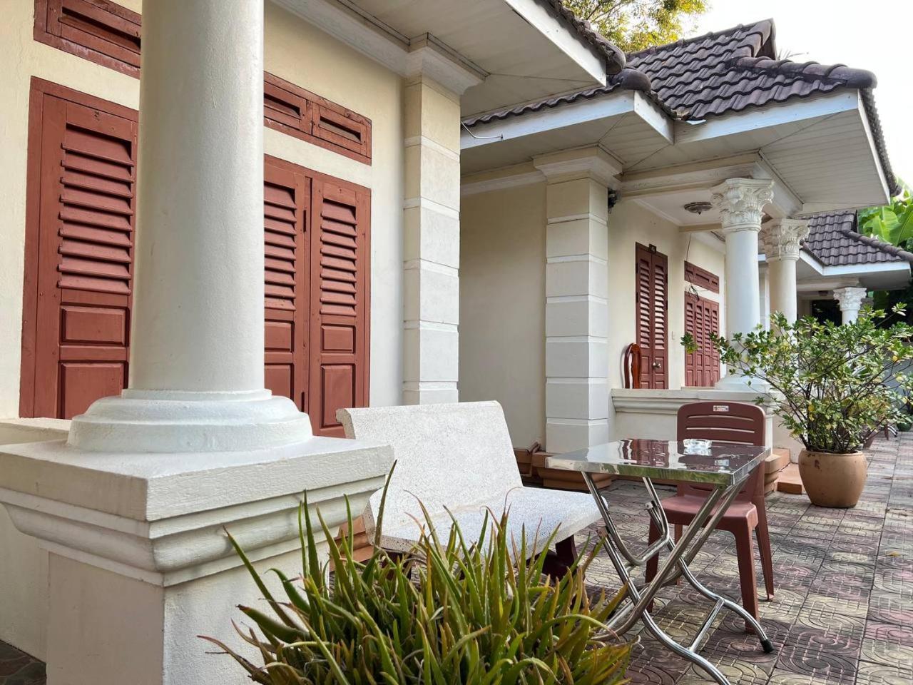 Lotus Blanc Homestay Battambang Exterior foto