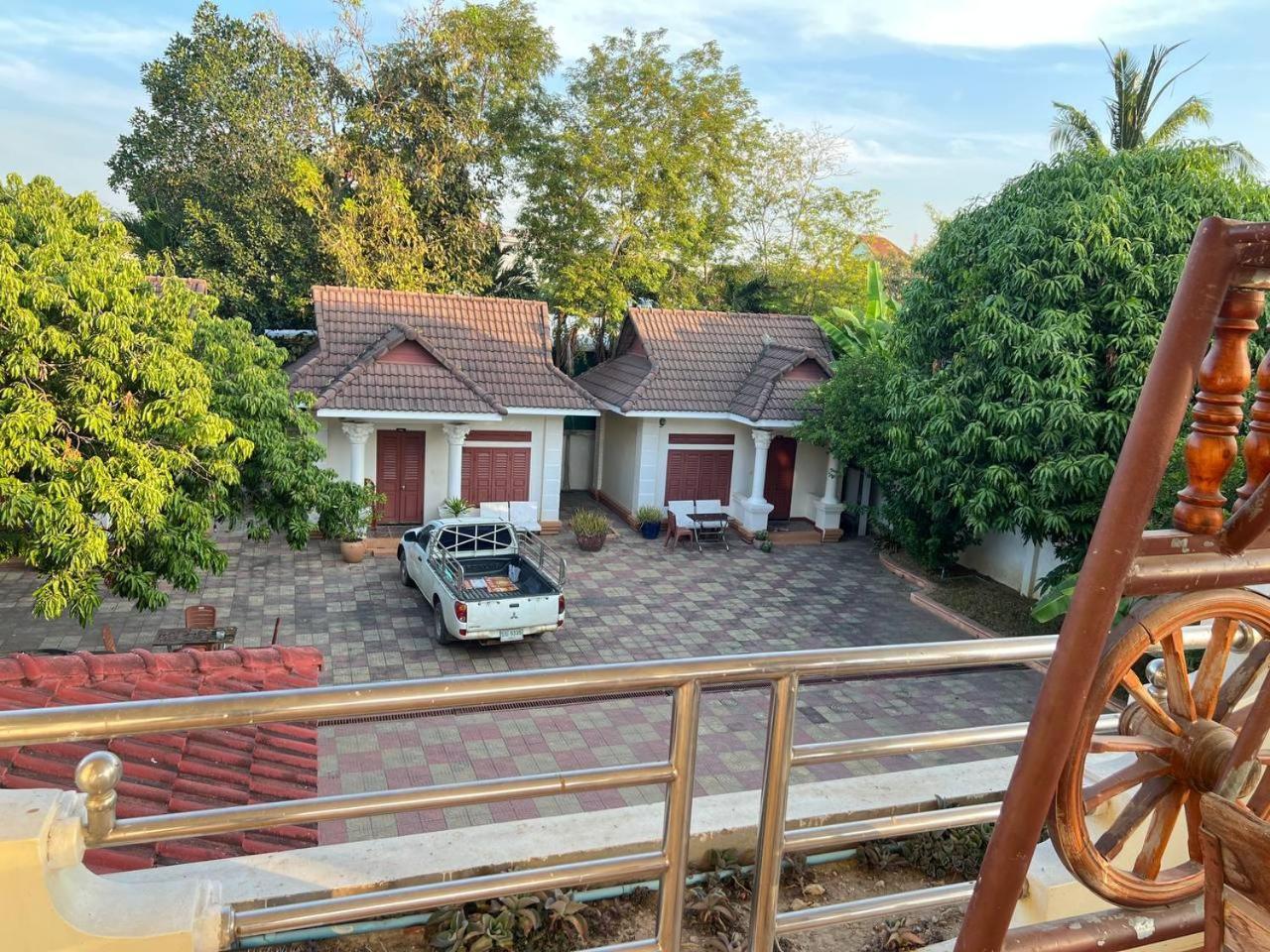 Lotus Blanc Homestay Battambang Exterior foto